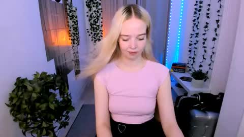 Snapshot of bellamontgomery chatting on 06/07/26, 10:24 Bella online show from 06/07/26, 10:24