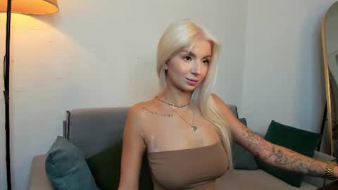 Snapshot of bellamur_ chatting on 07/09/26, 07:34 Bella online show from 07/09/26, 07:34