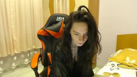 Snapshot of bellaqueen0701 chatting on 02/16/25, 09:59 bellaqueen0701 online show from 02/16/25, 09:59