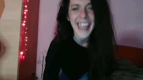 Snapshot of bellaqueen0701 chatting on 02/19/25, 01:40 bellaqueen0701 online show from 02/19/25, 01:40