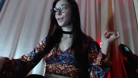 Snapshot of bellaqueen0701 chatting on 02/23/25, 10:09 bellaqueen0701 online show from 02/23/25, 10:09