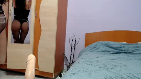 Snapshot of bellaqueen0701 chatting on 02/28/25, 11:03 bellaqueen0701 online show from 02/28/25, 11:03