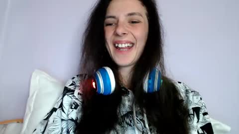 Snapshot of bellaqueen0701 chatting on 03/04/25, 01:01 bellaqueen0701 online show from 03/04/25, 01:01