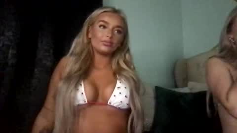 Snapshot of bellaraynebutler chatting on 11/18/25, 03:45 Bella online show from 11/18/25, 03:45