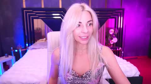 Bella online show from 11/25/25, 09:15