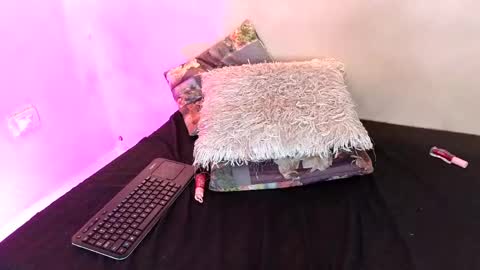 bellarooux online show from 04/25/26, 01:41