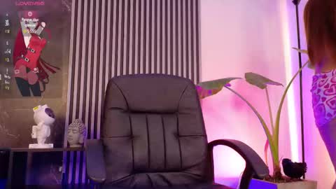 Snapshot of bellarouxx chatting on 11/04/25, 12:04 Bella online show from 11/04/25, 12:04