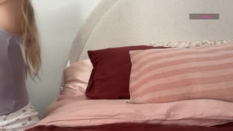 Isabella Ryder online show from 03/25/26, 09:43