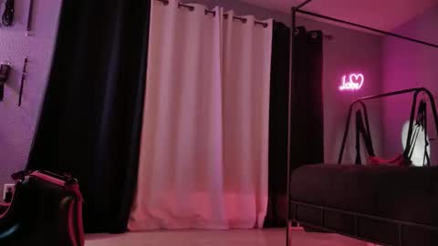 Snapshot of bellaskeykeeper chatting on 02/24/26, 08:12 Bellaskeykeeper online show from 02/24/26, 08:12