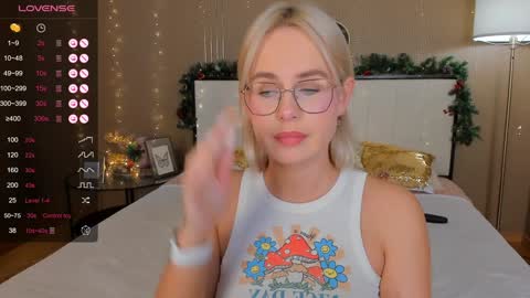 Snapshot of bellatip chatting on 01/19/25, 04:01 Bella online show from 01/19/25, 04:01