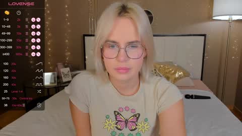 Snapshot of bellatip chatting on 01/30/25, 01:11 Bella online show from 01/30/25, 01:11