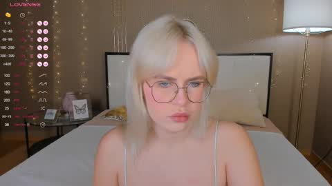 Snapshot of bellatip chatting on 09/17/25, 12:45 Bella online show from 09/17/25, 12:45