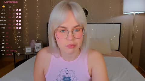 Snapshot of bellatip chatting on 10/12/25, 12:53 Bella online show from 10/12/25, 12:53