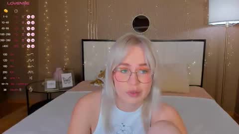 Snapshot of bellatip chatting on 10/13/25, 12:43 Bella online show from 10/13/25, 12:43