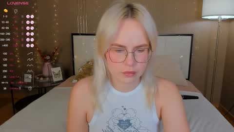 Snapshot of bellatip chatting on 11/15/25, 12:52 Bella online show from 11/15/25, 12:52