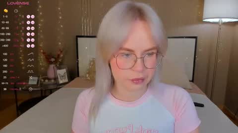 Snapshot of bellatip chatting on 11/23/25, 12:54 Bella online show from 11/23/25, 12:54