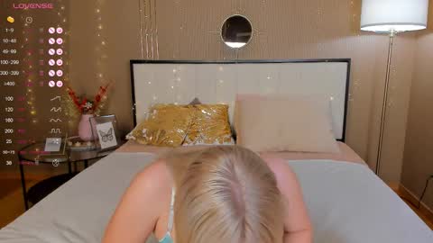 Snapshot of bellatip chatting on 11/24/25, 12:43 Bella online show from 11/24/25, 12:43