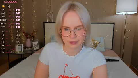 Snapshot of bellatip chatting on 11/30/25, 12:58 Bella online show from 11/30/25, 12:58