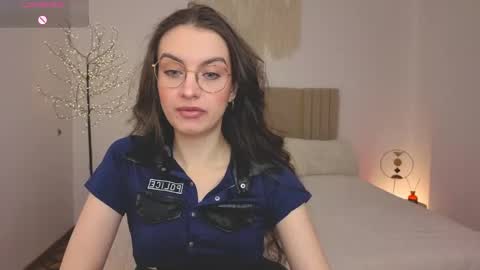 Bella online show from 05/04/26, 01:07