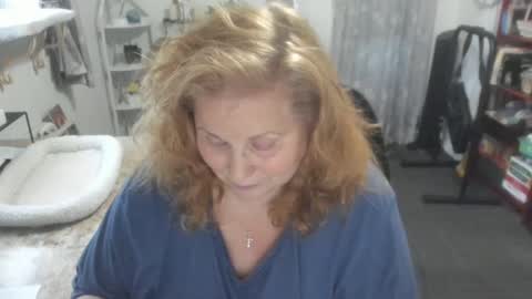 Snapshot of bellavoca chatting on 10/14/25, 12:06 Bellavoca online show from 10/14/25, 12:06