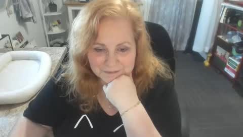 Snapshot of bellavoca chatting on 11/28/25, 12:41 Bellavoca online show from 11/28/25, 12:41