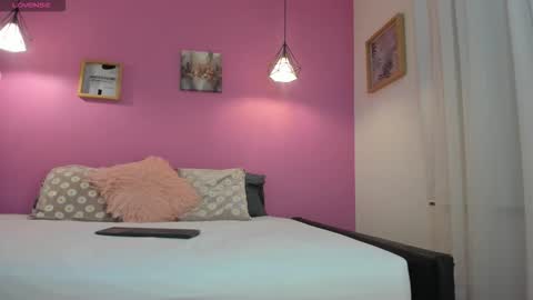 Snapshot of bellawild_ chatting on 02/05/26, 12:10 Bella Wild online show from 02/05/26, 12:10