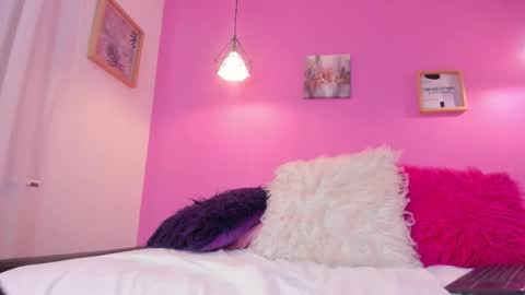 Snapshot of bellawild_ chatting on 02/13/26, 06:37 Bella Wild online show from 02/13/26, 06:37