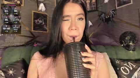  Isabella  Independent model online show from 10/27/25, 11:41