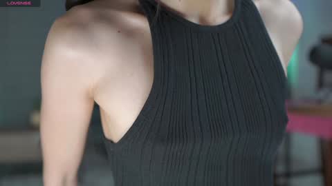 Belle Adrienne  IG  online show from 12/08/24, 11:57