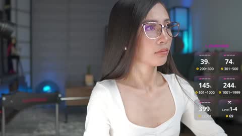 Belle Adrienne  IG  online show from 02/02/25, 09:34