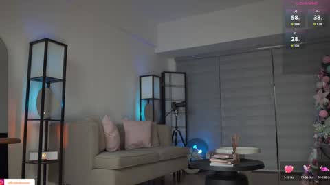 Belle Adrienne  IG  online show from 11/28/25, 12:19