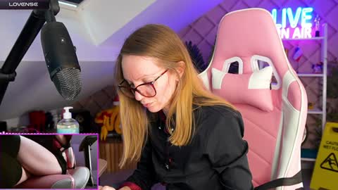 Alice online show from 01/20/25, 01:42