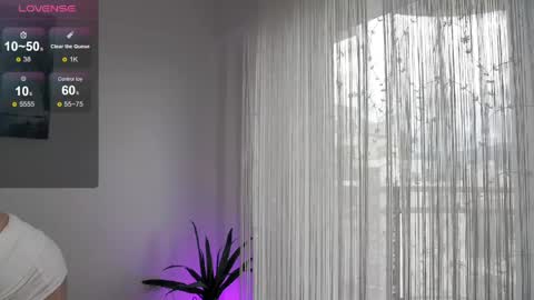 Snapshot of belle_blondy chatting on 06/05/26, 10:21 belle_blondy online show from 06/05/26, 10:21