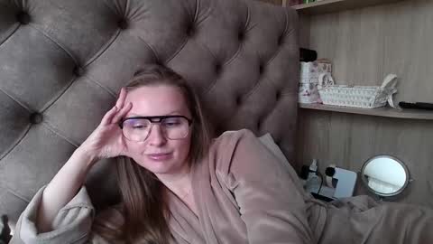 Amelia online show from 09/27/25, 12:10