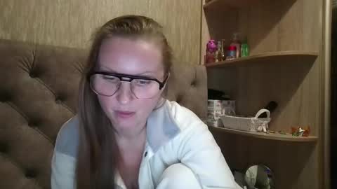 Amelia online show from 11/18/25, 04:33