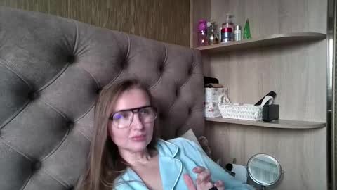 Amelia online show from 11/23/25, 12:16