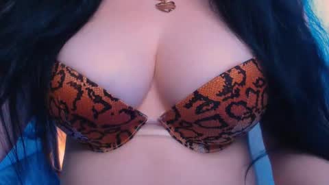 Snapshot of bellelovexx chatting on 01/11/25, 12:18 Hello I am kind friendly and cute girl online show from 01/11/25, 12:18