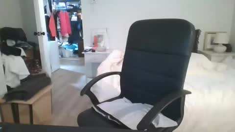 bellequeue19758 online show from 11/19/25, 11:10