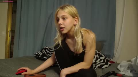 Snapshot of bellezza0 chatting on 04/19/26, 11:51 bellezza0 online show from 04/19/26, 11:51