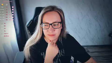 Snapshot of bellezza_ chatting on 06/12/26, 01:43 Your Annabelle Wolf online show from 06/12/26, 01:43