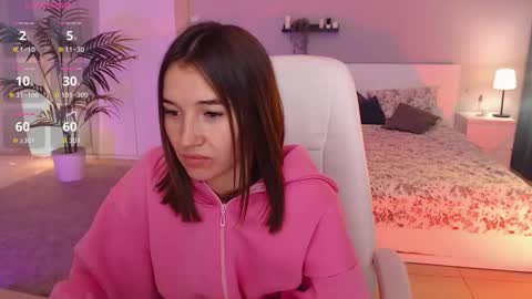 Bella online show from 09/16/25, 01:17