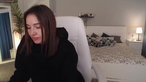 Bella online show from 09/19/25, 01:07