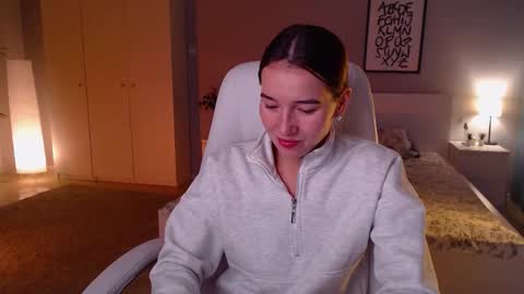 Bella online show from 10/12/25, 01:04