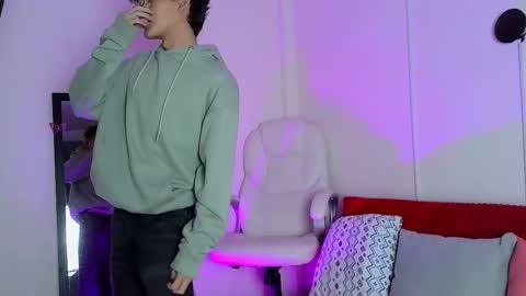 Neon online show from 10/02/25, 11:17