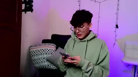 Neon online show from 11/12/25, 11:21