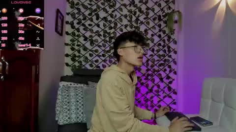 Neon online show from 12/17/25, 11:16