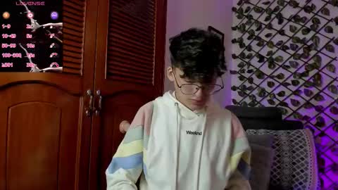 Neon online show from 12/19/25, 11:17