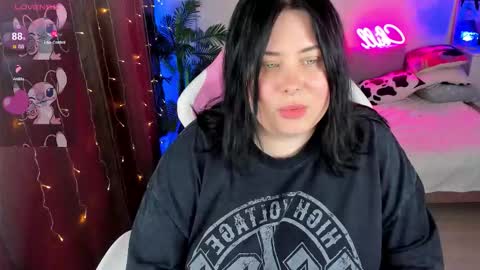 LinaBoo online show from 11/11/25, 02:28