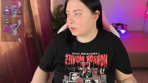 LinaBoo online show from 11/19/25, 06:24