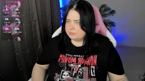 LinaBoo online show from 12/21/25, 10:11